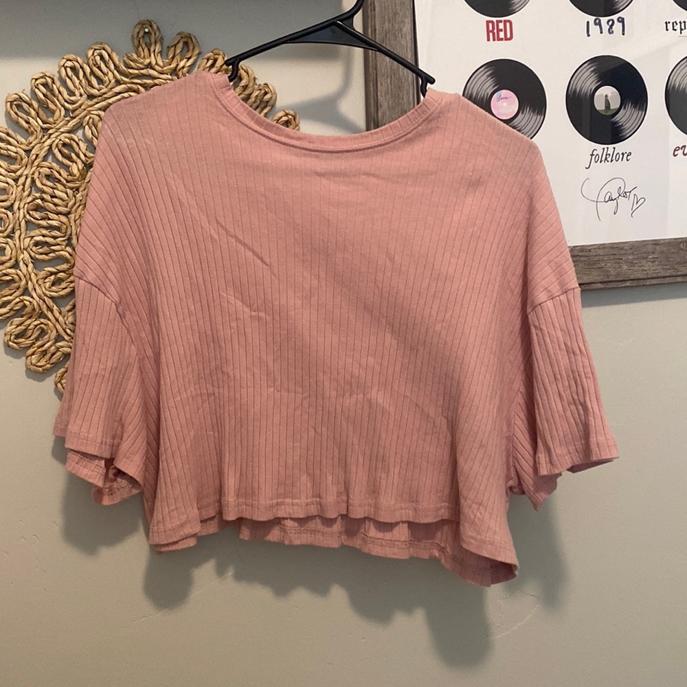 Light pink ribbed crop top
